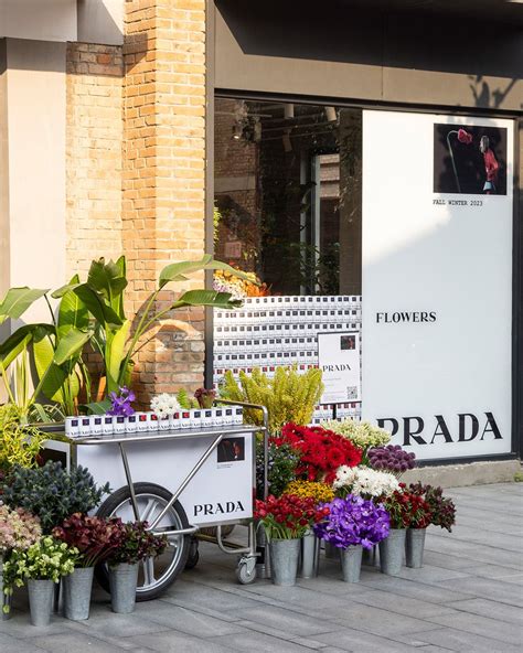 prada flower pop up